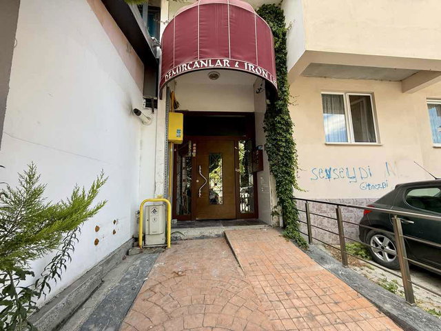 ATAKUM SAHİLDE KİRALIK EŞYALI MANZARALI BALKONLU 1+1 GENİŞ DAİRE
