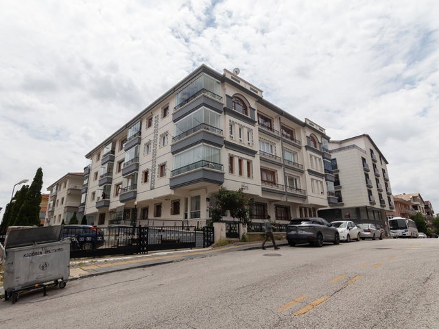 UYANIŞ GÜLBABA CADDESİ ÜZERİNDE EŞYALI KIRALIK  3+1 DAİRE CADDE CEPHE