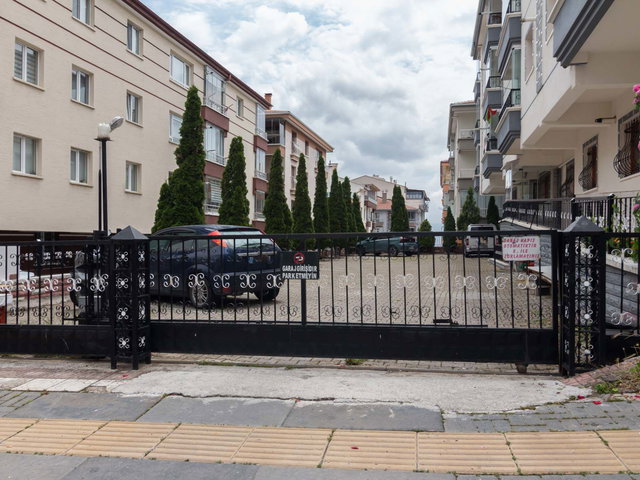 UYANIŞ GÜLBABA CADDESİ ÜZERİNDE EŞYALI KIRALIK  3+1 DAİRE CADDE CEPHE