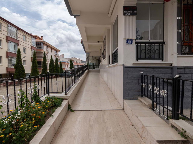UYANIŞ GÜLBABA CADDESİ ÜZERİNDE EŞYALI KIRALIK  3+1 DAİRE CADDE CEPHE
