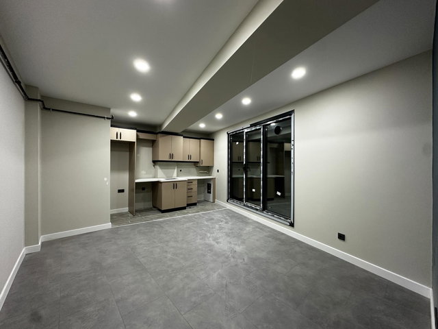 KAYIŞDAĞI MAH YEDİTEPE ANA KAPIDA 1+1 KİRALIK SIFIR DAİRE