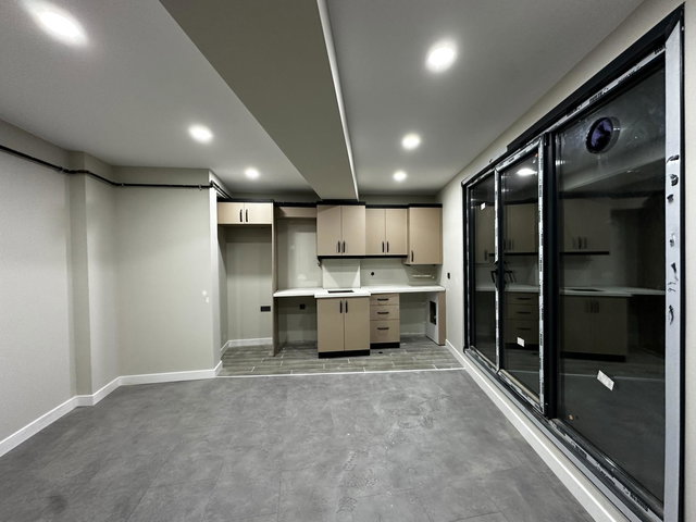 KAYIŞDAĞI MAH YEDİTEPE ANA KAPIDA 1+1 KİRALIK SIFIR DAİRE
