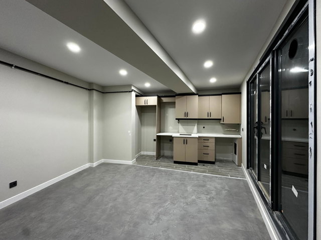 KAYIŞDAĞI MAH YEDİTEPE ANA KAPIDA 1+1 KİRALIK SIFIR DAİRE