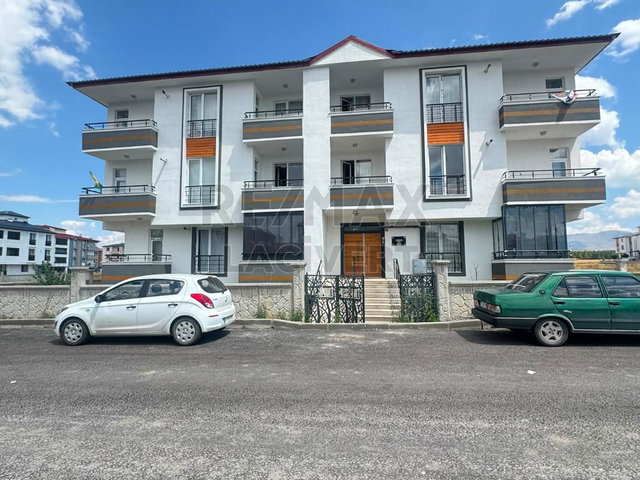 RE/MAX LACIVERT'TEN DADAŞKENT'TE KIRALIK 1+1 DAIRE