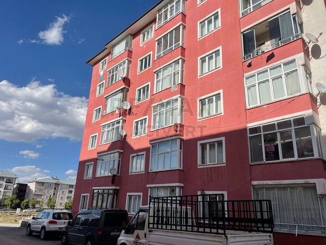 RE/MAX LACİVERT'TEN ŞÜKRÜPAŞA'DA SATILIK 3+1 DAİRE