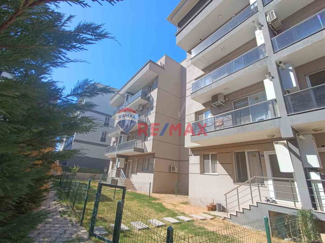 MENEMEN SEYREK TE 1+1 EŞYALI BAHÇELİ SATILIK DAİRE
