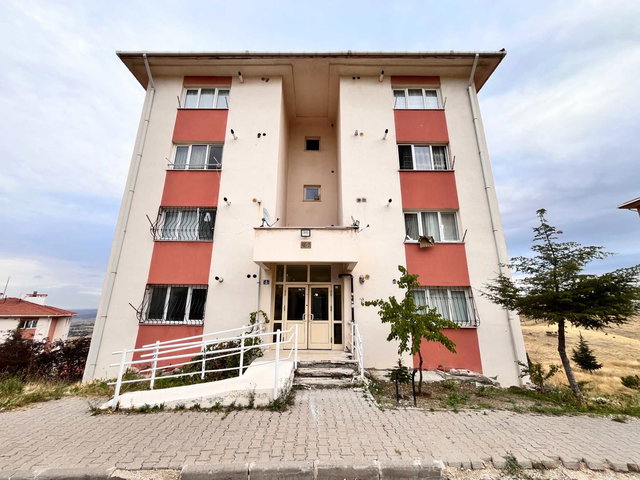 MAMAK ZİRVEKENT MAH. ZİRVE SİTESİN'DE 1+1 EŞYALI SATILIK DAİRE