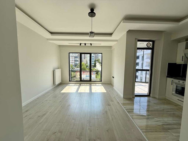 USLUOĞLU’NA YAKIN PARK ÜSTÜNDE KİRALIK GENİŞ FERAH AYDINLIK 1+1 DAİRE