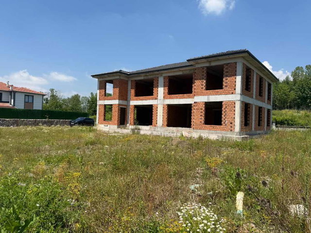 GÜMÜŞOVA YEŞILYAYLA'DA TAM MÜSTAKIL ARSALI, NATAMAM İKIZ VILLA!