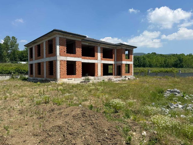 GÜMÜŞOVA YEŞILYAYLA'DA TAM MÜSTAKIL ARSALI, NATAMAM İKIZ VILLA!