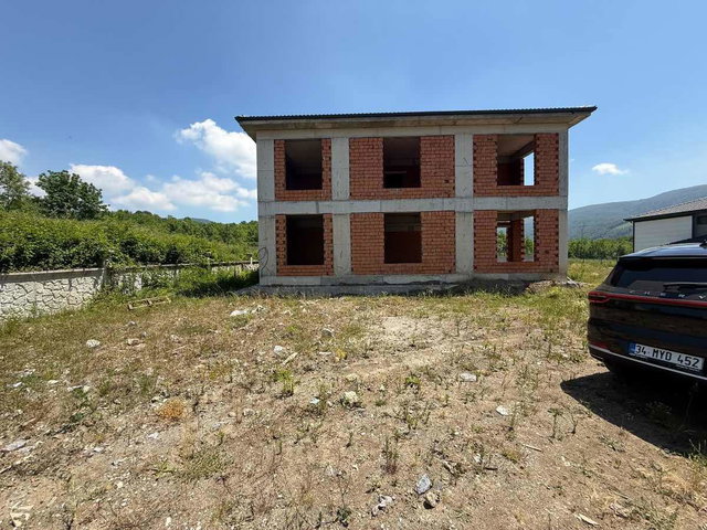 GÜMÜŞOVA YEŞILYAYLA'DA TAM MÜSTAKIL ARSALI, NATAMAM İKIZ VILLA!