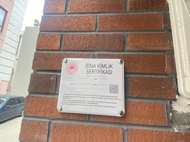 ÇAMLICA'DA 2+0 SATILIK RE/MAX MOD GAYRİMENKUL