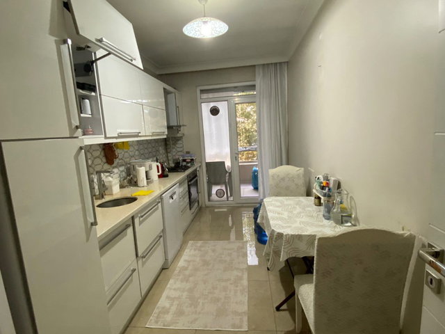 REMAX'DEN İZMİT KURUÇEŞME'DE DENİZ MANZARALI ARA KAT 3+1 DAİRE