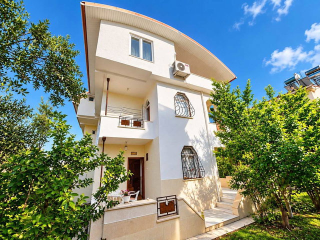 SERİK BOĞAZKENT’TE TRİPLEKS FULL EŞYALI 4+1 VİLLA