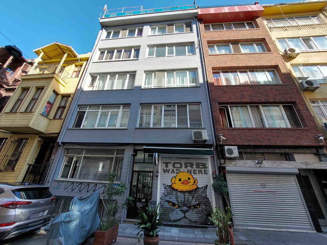 KADIKÖY YELDEĞIRMENİ TAMAMEN YENİLENMİŞ ŞİRKETTEN SATILIK 2+1 DAİRE