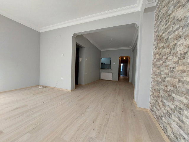 KADIKÖY YELDEĞIRMENİ TAMAMEN YENİLENMİŞ ŞİRKETTEN SATILIK 2+1 DAİRE