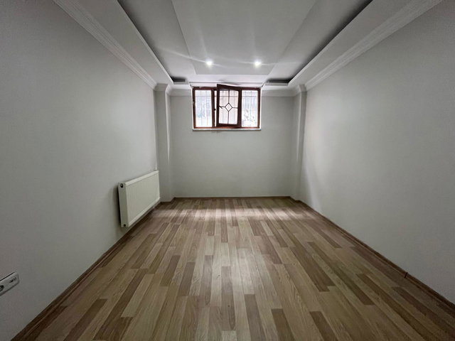 EYÜP RAMI CUMA’DA KIRALIK 2+1  KULLANIŞLI 75 M² BAHÇE KATI