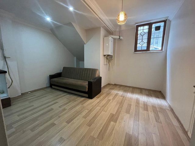 EYÜP RAMI CUMA’DA KIRALIK 2+1  KULLANIŞLI 75 M² BAHÇE KATI
