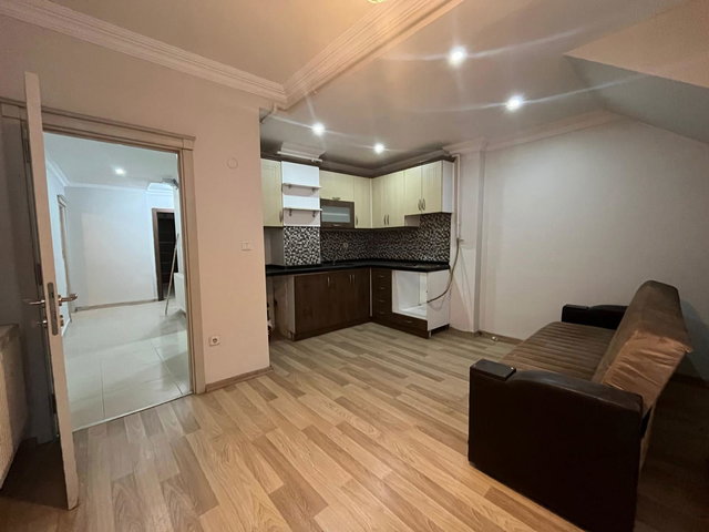 EYÜP RAMI CUMA’DA KIRALIK 2+1  KULLANIŞLI 75 M² BAHÇE KATI