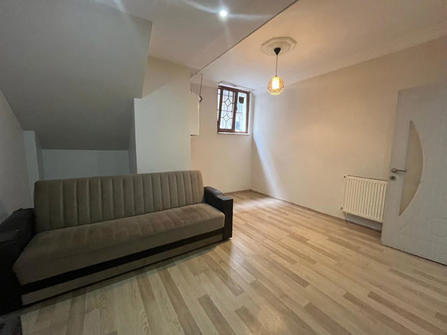 EYÜP RAMI CUMA’DA KIRALIK 2+1  KULLANIŞLI 75 M² BAHÇE KATI