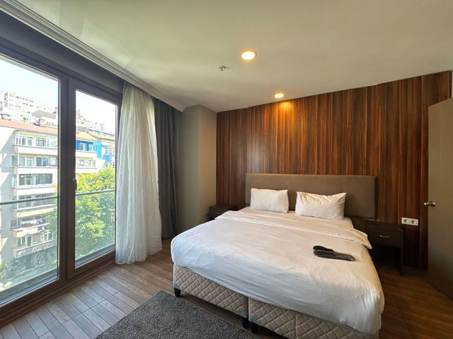 METRO DURAĞINA 7 DK MESAFEDE EŞYALI 2+1 DAİRE