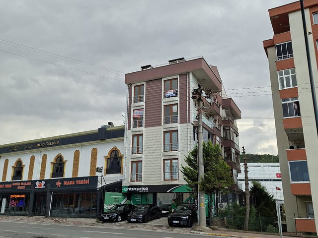 GEBZE YENIKENT'TE SATILIK 5+1 DAIRE-180M² BRÜT, MERKEZI KONUMDA