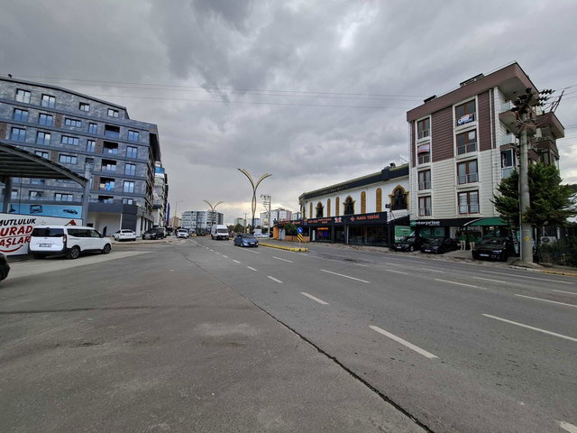 GEBZE YENIKENT'TE SATILIK 5+1 DAIRE-180M² BRÜT, MERKEZI KONUMDA
