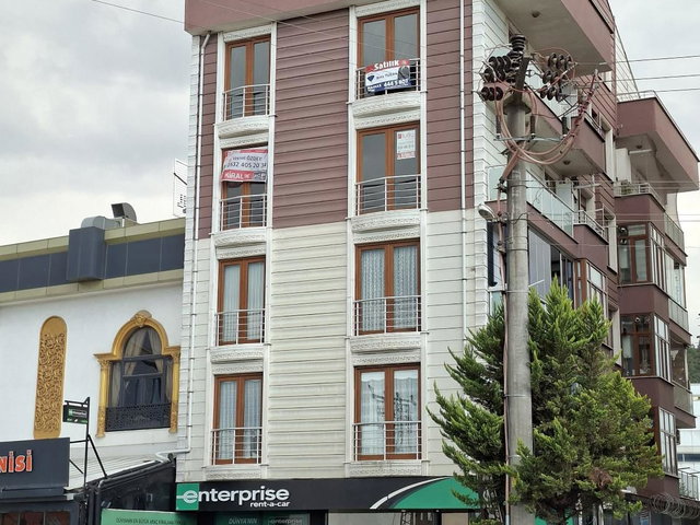 GEBZE YENIKENT'TE SATILIK 5+1 DAIRE-180M² BRÜT, MERKEZI KONUMDA