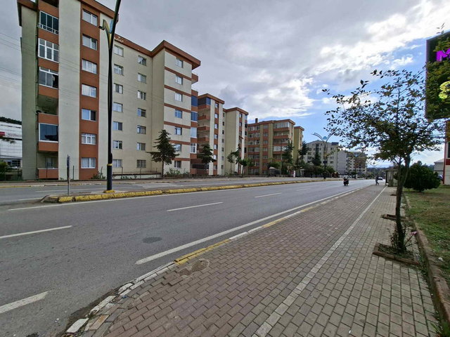 GEBZE YENIKENT'TE SATILIK 5+1 DAIRE-180M² BRÜT, MERKEZI KONUMDA
