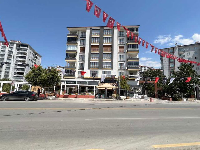 GÜNGÖR CADDESI | YÜZÜNCÜYIL PARKI KARŞISI SATILIK 3,5+1 DAIRE
