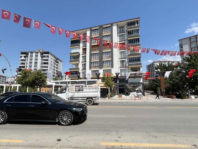 GÜNGÖR CADDESI | YÜZÜNCÜYIL PARKI KARŞISI SATILIK 3,5+1 DAIRE