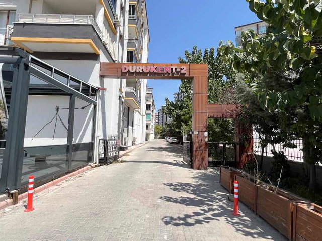 GÜNGÖR CADDESI | YÜZÜNCÜYIL PARKI KARŞISI SATILIK 3,5+1 DAIRE