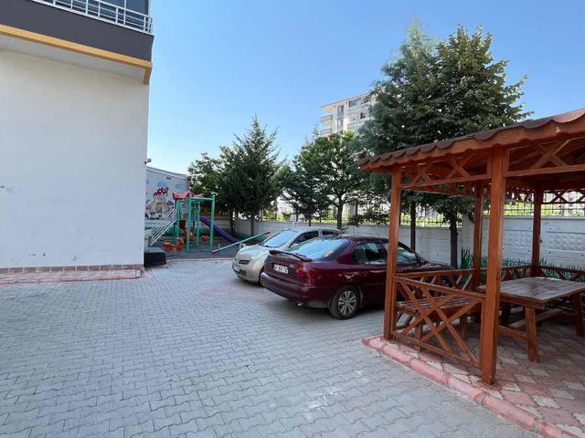 GÜNGÖR CADDESI | YÜZÜNCÜYIL PARKI KARŞISI SATILIK 3,5+1 DAIRE