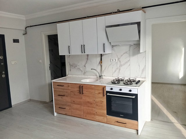 REMAX HÜR ALI KUTANIS'TEN AKYAZI'DA KIRALIK 1+1 DAIRE