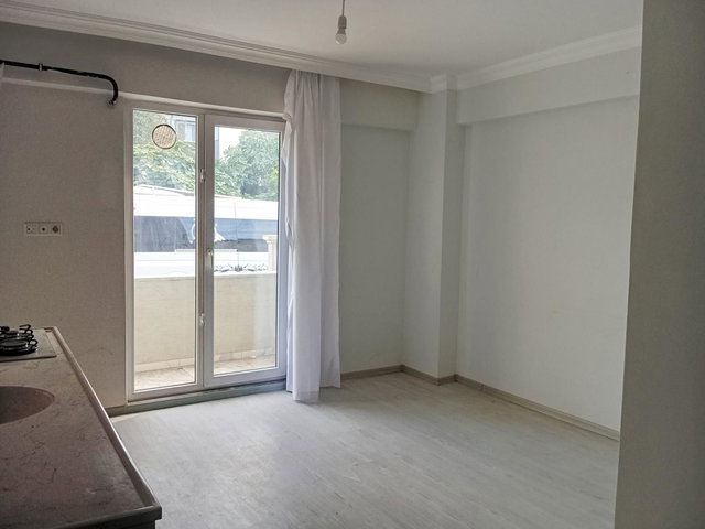 REMAX HÜR ALI KUTANIS'TEN AKYAZI'DA KIRALIK 1+1 DAIRE