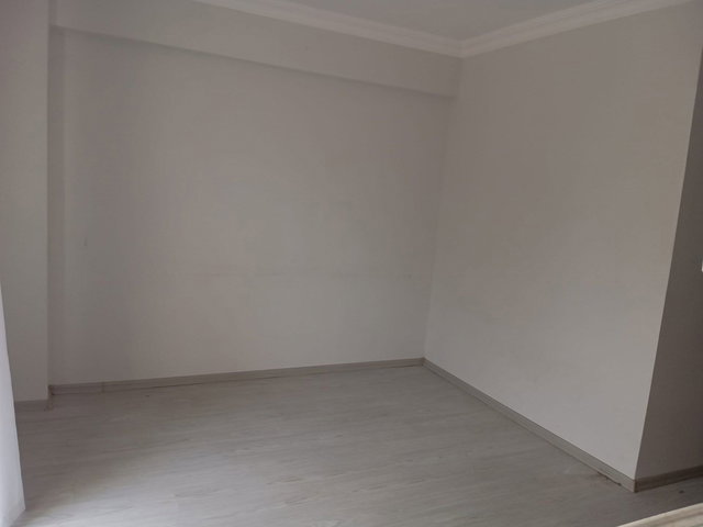 REMAX HÜR ALI KUTANIS'TEN AKYAZI'DA KIRALIK 1+1 DAIRE