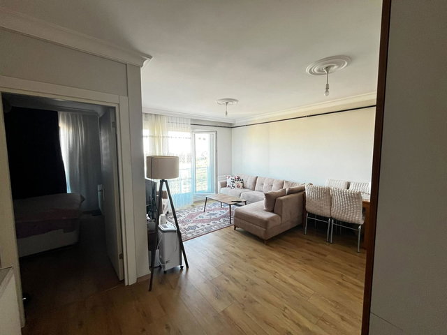 ÇAMLIK MAHALLESİ'NDE HAVAALANINA YAKIN SATILIK 1+1 ARA KAT DAİRE