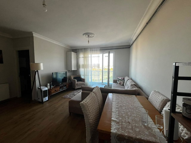 ÇAMLIK MAHALLESİ'NDE HAVAALANINA YAKIN SATILIK 1+1 ARA KAT DAİRE