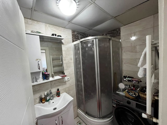 ÇAMLIK MAHALLESİ'NDE HAVAALANINA YAKIN SATILIK 1+1 ARA KAT DAİRE