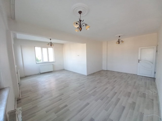 REMAX DREAM'DEN GÖLCÜK PİYALEPAŞA'DA ARA KAT 2+1 KİRALIK DAİRE