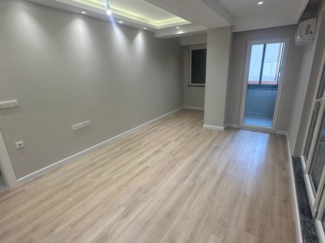 REMAX ONUR MALKOÇ'DAN BAHÇELİEVLER AKA KOLEJİ YAKINI | SIFIR BİNADA KİRALIK 2+1 DAİRE