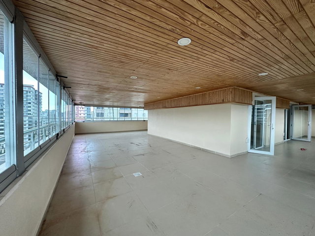 SAMSUN İLKADIM DEREBAHÇE’DE 5+1 | 230 M² NET | 8. KAT (SON KAT) | 3 BANYO