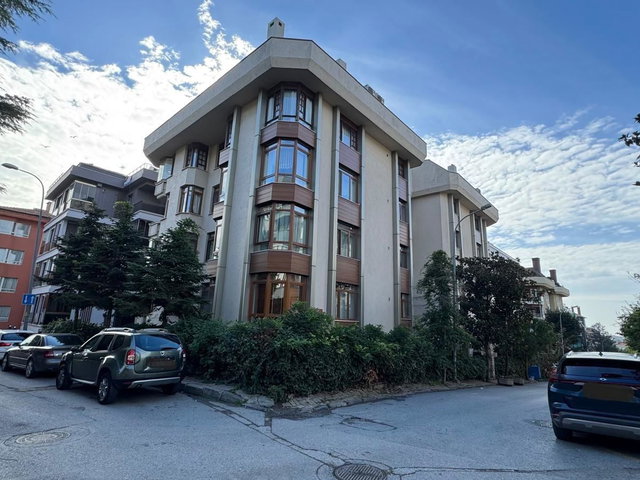 ACIBADEM 'DE MERKEZİ KONUMDA ASANSÖRLÜ SATILIK 4+1 DAİRE