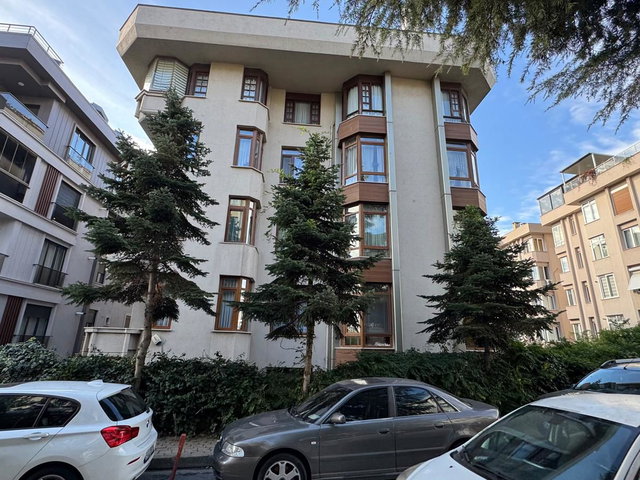 ACIBADEM 'DE MERKEZİ KONUMDA ASANSÖRLÜ SATILIK 4+1 DAİRE