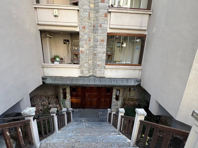 ACIBADEM 'DE MERKEZİ KONUMDA ASANSÖRLÜ SATILIK 4+1 DAİRE