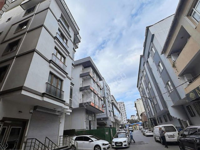 REMAX ÖNCÜ ALTINŞEHIR MH. METROYA YÜRÜME KIRALIK 2+1 DAIRE
