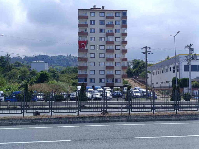 YEŞİLYALI SAHİLDE DENİZ MANZARALI ANAYOL ÜZERİ EMSALLERİNDEN UYGUN 3+1