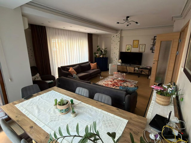KÜÇÜKÇEKMECE YENİ MAHALLEDE 110 M2 3+1 SATILIK DAİRE
