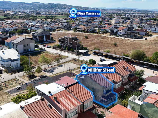 BİGA NİLÜFER SİTESİ’NDE ÖN SIRA KONUMLU, BAHÇELİ VE TERASLI SATILIK 4+1 VİLLA