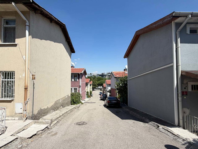 UĞUR MUMCU MAH. KÜLTÜR BİRLİK SİTESİNDE SATILIK KÖŞE VİLLA